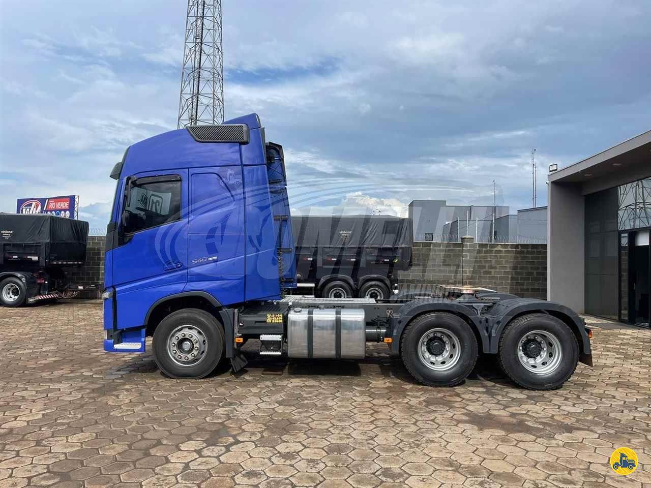 Marca/Modelo: Volvo/FH540 Ano/Modelo: 2020/2021  Tração: 6x4 molas  Cor: Azul  Quilometragem: 336k  Automático, Ar-condi