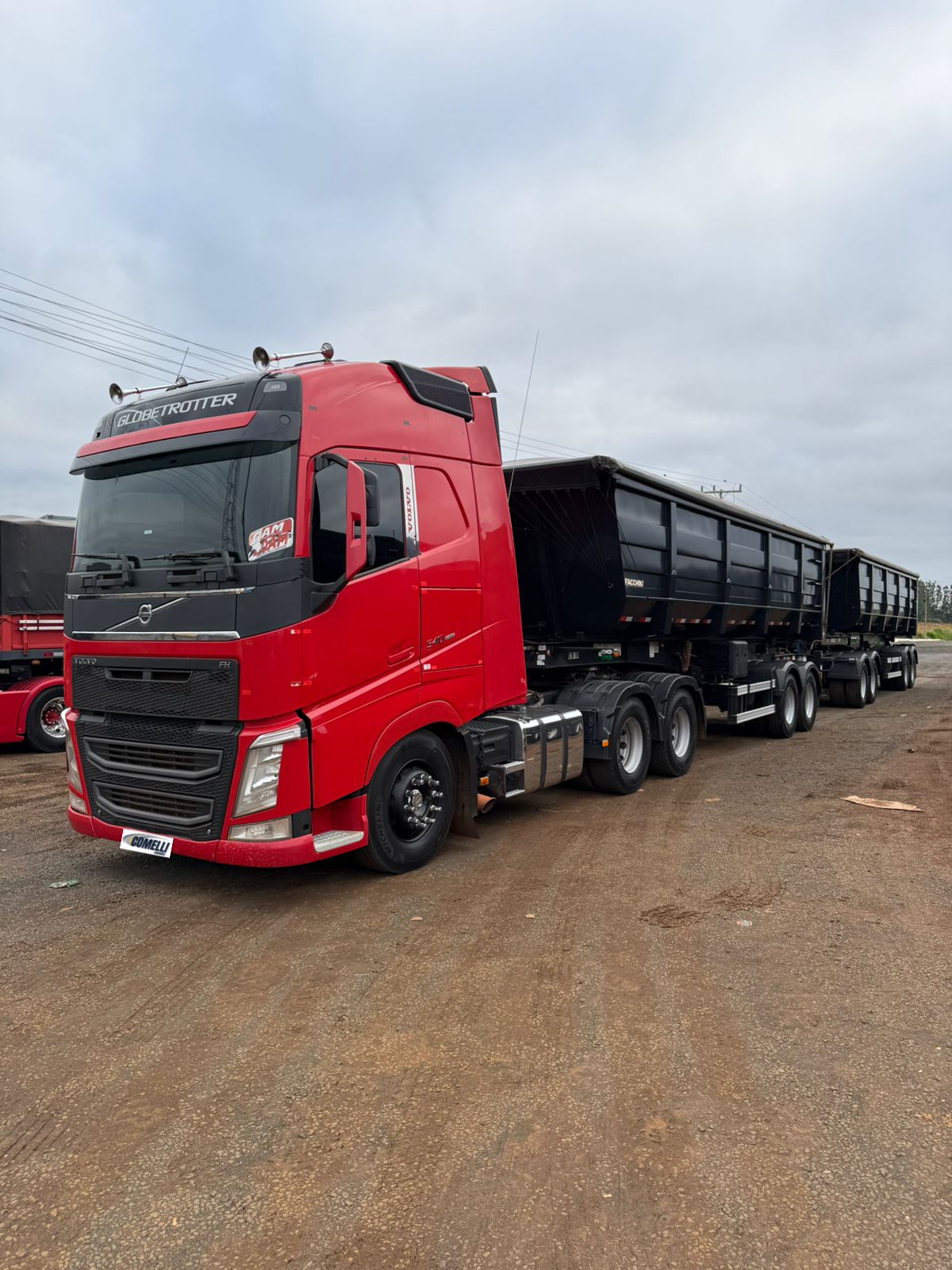 Volvo FH 540/ Ano/Modelo: 21/21 Tração: 6x4 Quilometragem: 539k