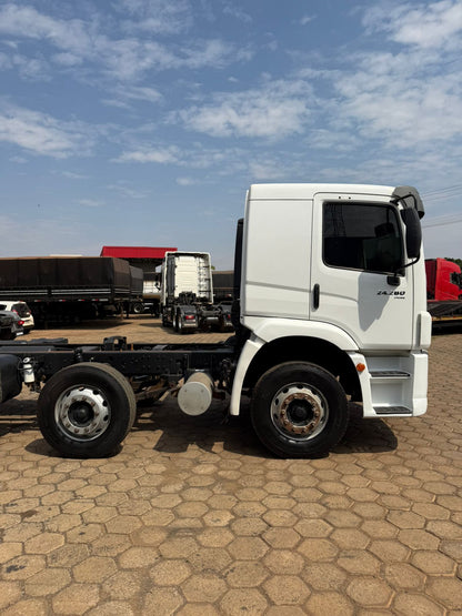 Marca/ Modelo: VW/Constellation 24.280 Ano/Modelo: 21/22 Quilometragem: 480K Tração: 8X2 Cor: Branco