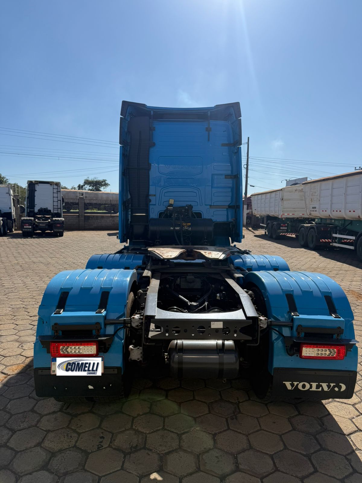 Marca/Modelo: Volvo FH 540 Ano/Modelo: 23/23 Tração: 6x4 molas Quilometragem:232k Cor: Azul