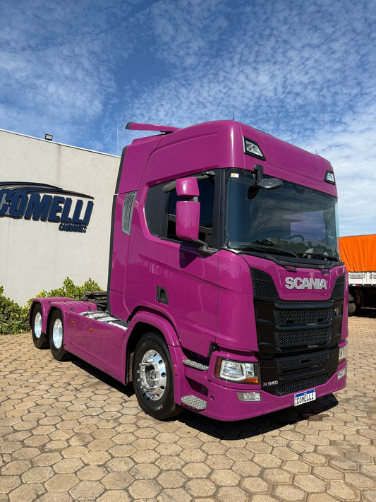 Marca/Modelo: Scania/540 Ano/Modelo: 21/21 Tração: 6x4 molas Quilometragem: 266k Cor: Roxo