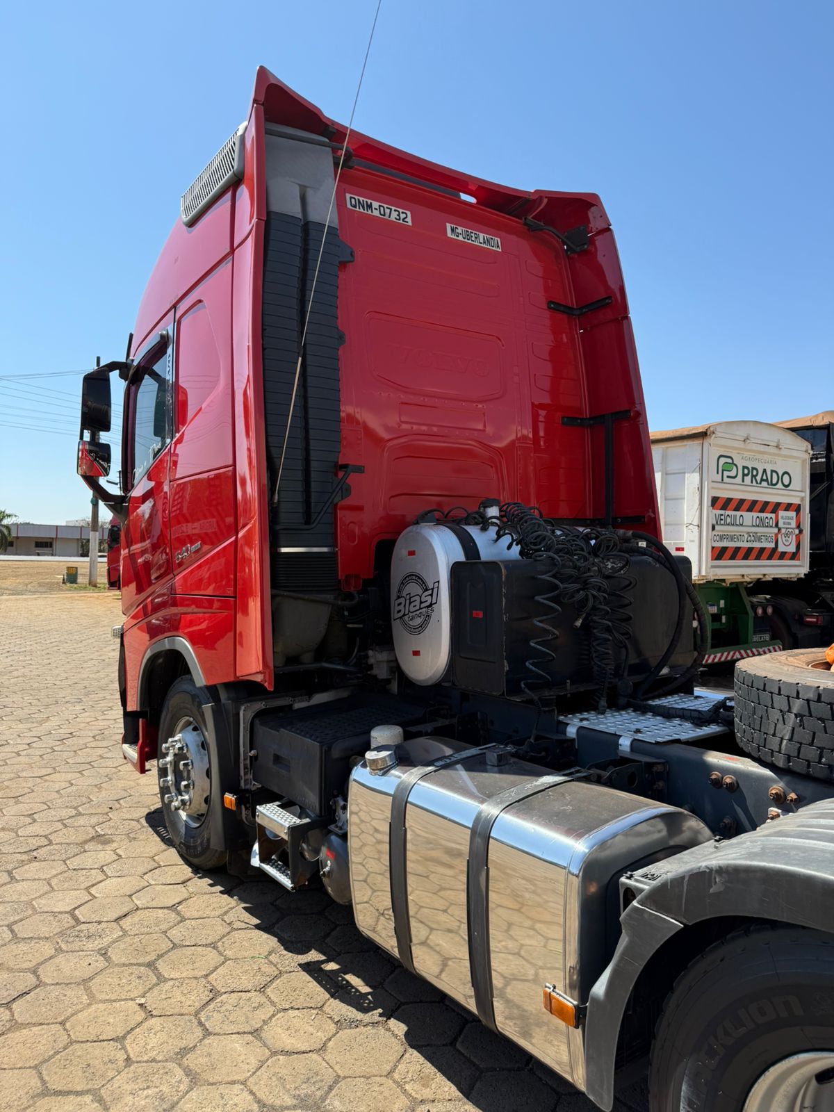 Marca/ Modelo: Volvo FH 540 Ano/Modelo: 17/18 Quilometragem: 781K Tração: 6X4 Cor: Vermelho