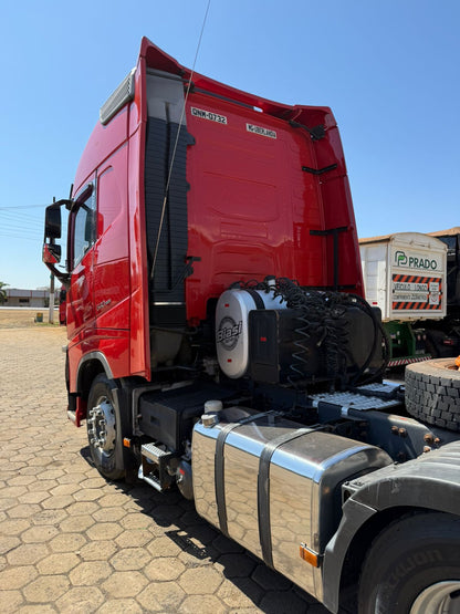 Marca/ Modelo: Volvo FH 540 Ano/Modelo: 17/18 Quilometragem: 781K Tração: 6X4 Cor: Vermelho