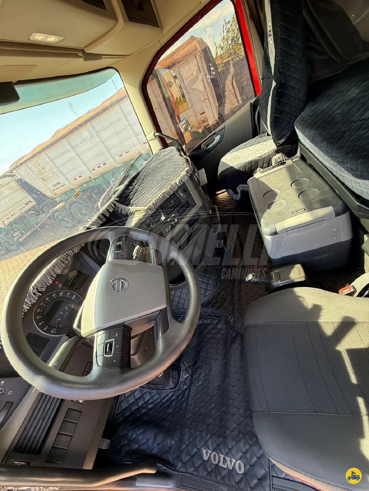 Volvo FH 540/ Ano/Modelo: 21/21 Tração: 6x4 Quilometragem: 539k