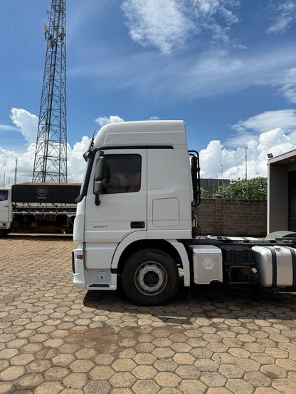 Marca/Modelo: Mercedes benz Actros 2651 Ano/Modelo: 16/16 Tração: 6x4 Quilometragem: 400k Cor: Branco