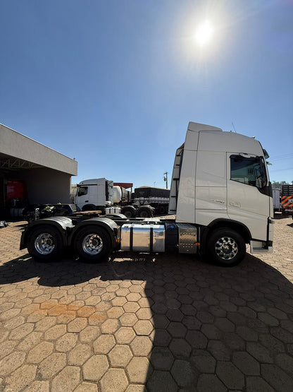 Volvo FH540/ Ano/Modelo: 21/21 Tração: 6x4 Quilometragem: 498k