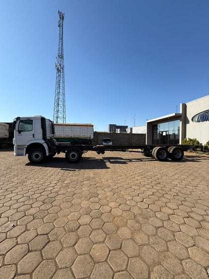 Marca/ Modelo:Ford cargo 816s Ano/Modelo: 15/15 Tração: 3/4 4X2 Cor: Branco