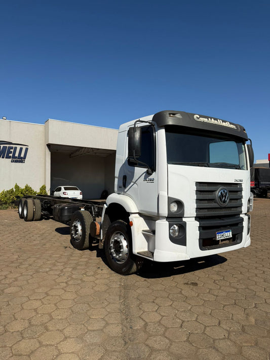 Marca/ Modelo:Ford cargo 816s Ano/Modelo: 15/15 Tração: 3/4 4X2 Cor: Branco