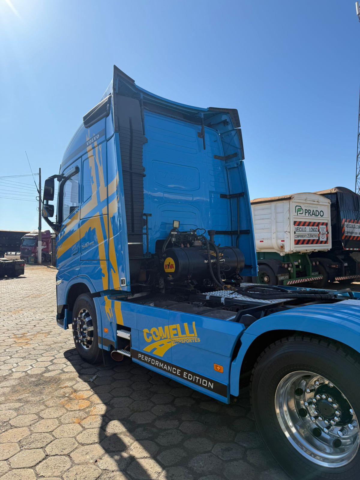 Marca/Modelo: Volvo FH 540 Ano/Modelo: 23/23 Tração: 6x4 molas Quilometragem:232k Cor: Azul