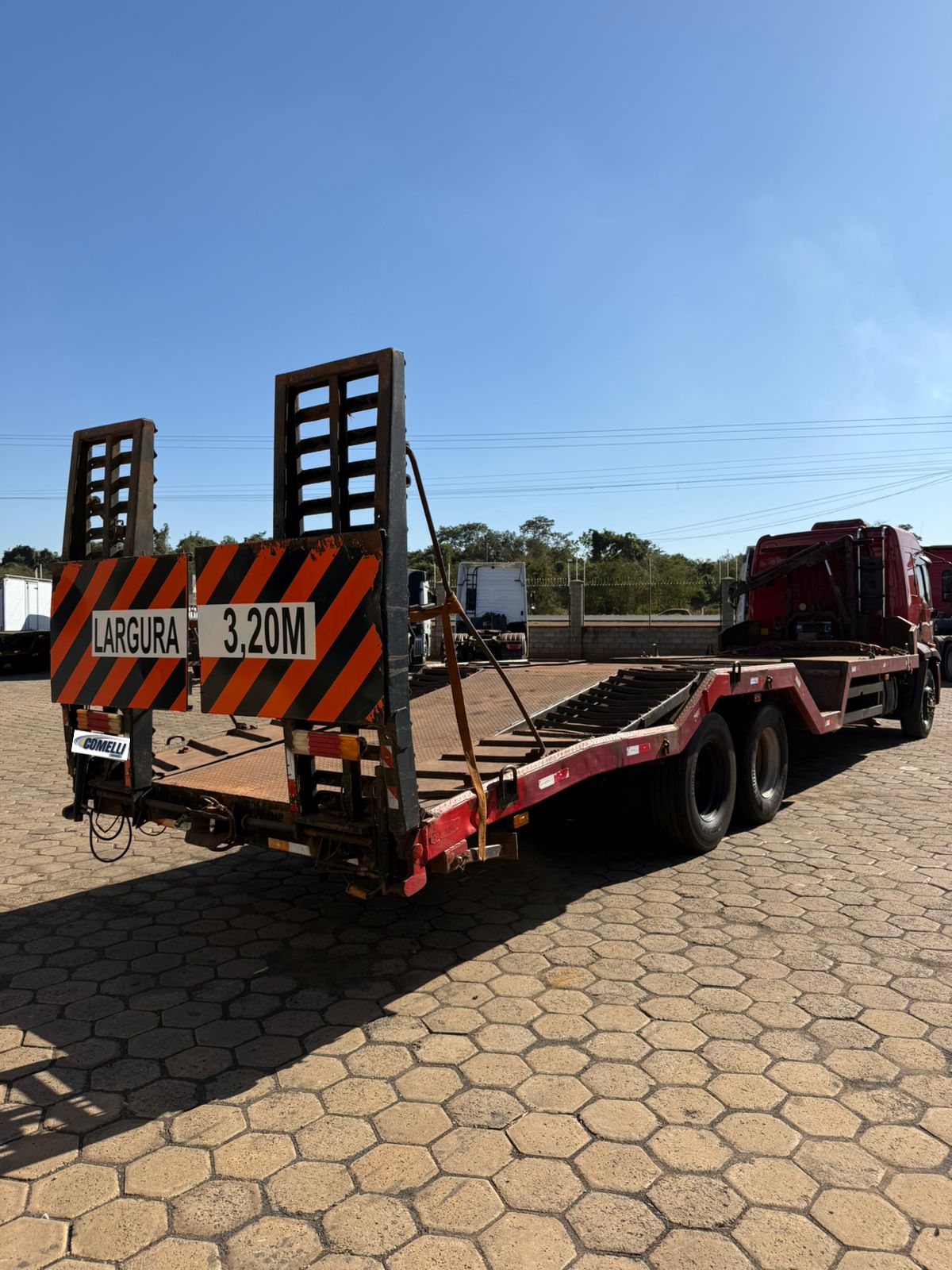Marca/ Modelo: Ford cargo 2428+Prancha Ano/Modelo: 11/12 Quilometragem: 926K Tração: 6X2 Cor: Vermelho