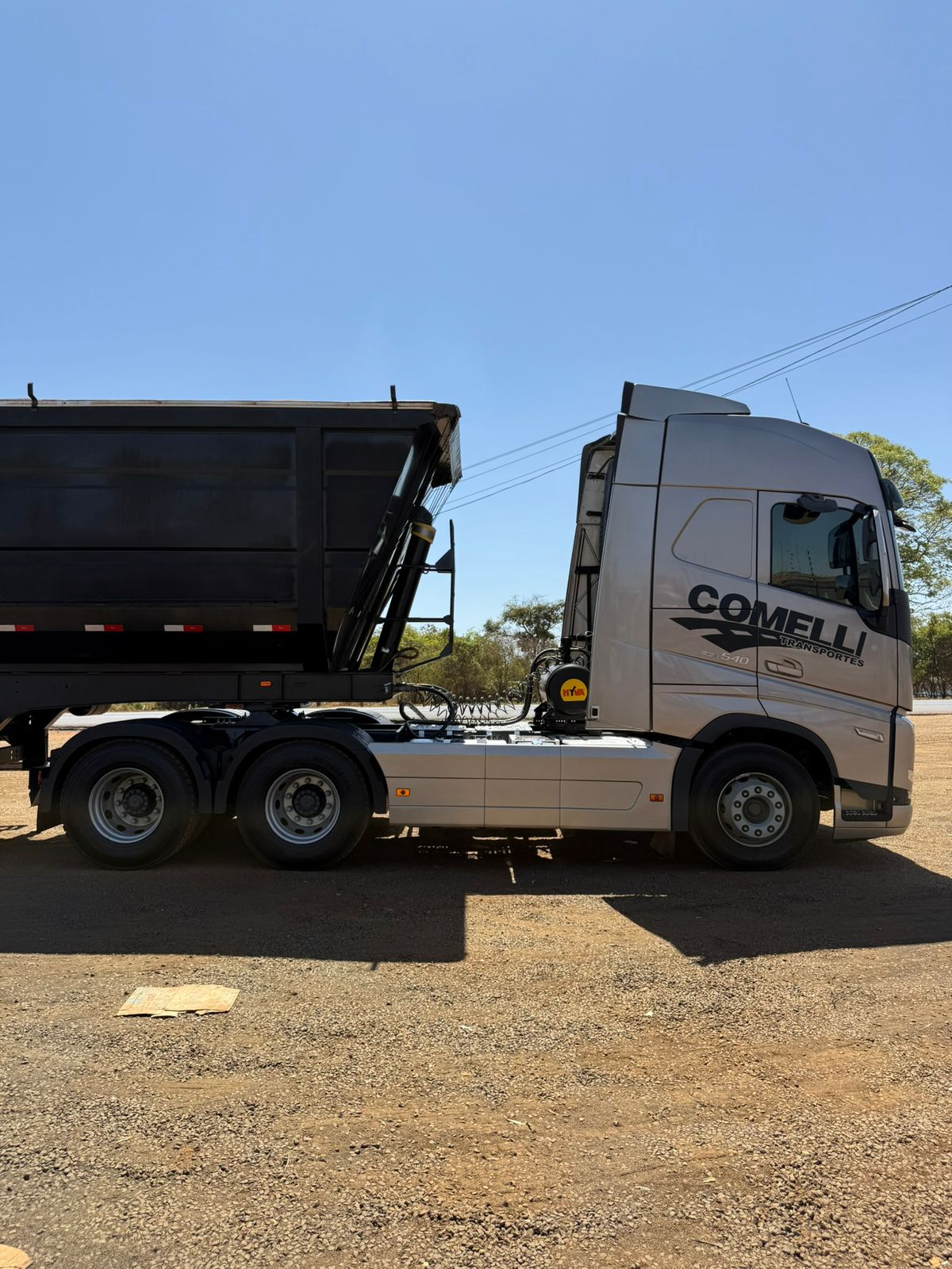 Marca/ Modelo: Volvo FH540 Ano/Modelo: 23/23 Quilometragem: 212K Tração: 6X4 Cor: Cinza