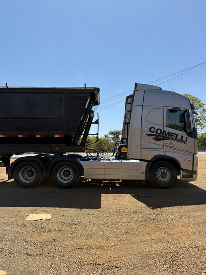 Marca/ Modelo: Volvo FH540 Ano/Modelo: 23/23 Quilometragem: 212K Tração: 6X4 Cor: Cinza