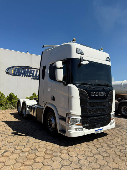 Marca/Modelo: Scania R540 Plus Ano/Modelo: 23/24 Tração: 6x4 Quilometragem: 196 k Cor: Branco