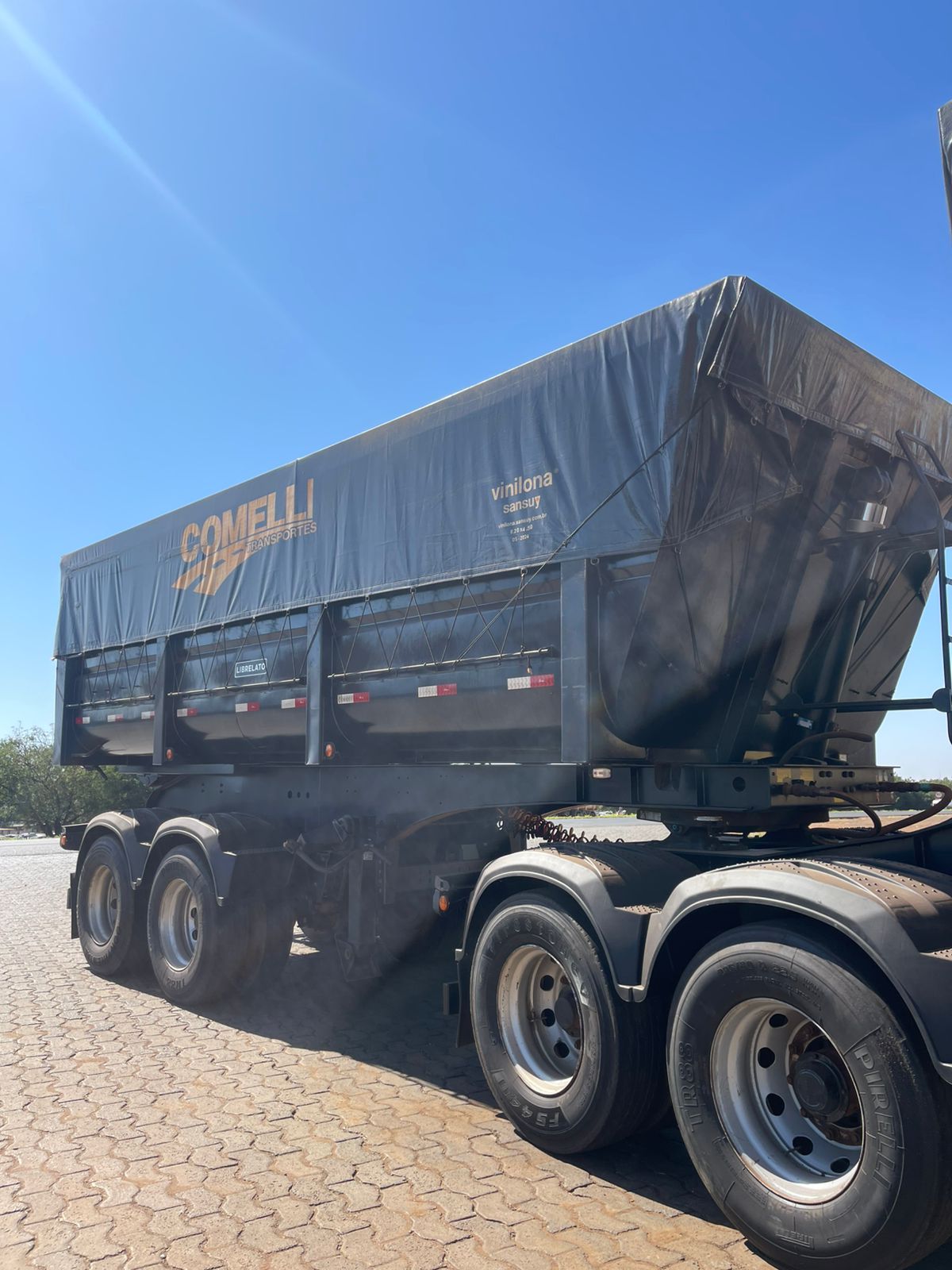 Marca/Modelo: Carreta Bitrem Graneleiro/ Ano/Modelo: 22/22 Cor: Preto