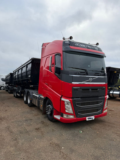 Volvo FH 540/ Ano/Modelo: 21/21 Tração: 6x4 Quilometragem: 539k
