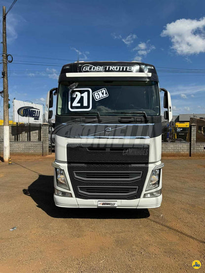 Marca/Modelo: Volvo/FH460 Ano/Modelo: 2020/2021  Tração: 6x2 molas  Cor: Branco  Quilometragem: 528k  Automático, Ar-con