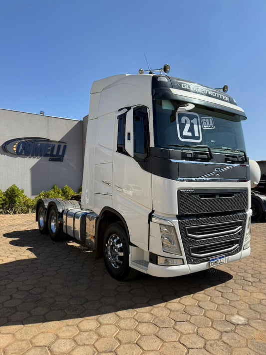 Volvo FH540/ Ano/Modelo: 21/21 Tração: 6x4 Quilometragem: 498k