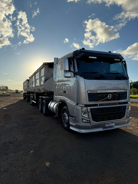 Conjunto Volvo FH520+Rodocaçamba/ Ano/Modelo: 11/11 Tração: 6x4 Quilometragem: 1251k