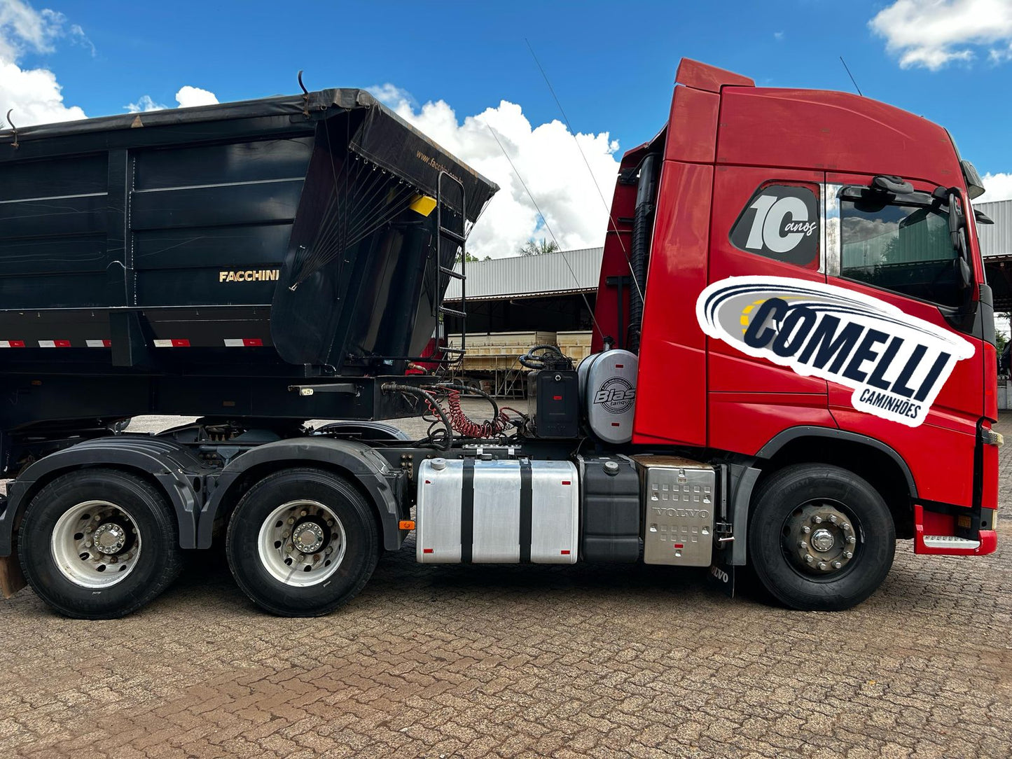 Conjunto Volvo FH 540+Rodo-caçamba Fachinni / Ano/Modelo: 22/22 Tração: 6x4 Quilometragem: 725k