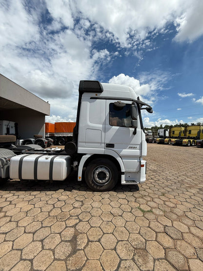 Marca/Modelo: Mercedes benz Actros 2651 Ano/Modelo: 16/16 Tração: 6x4 Quilometragem: 400k Cor: Branco