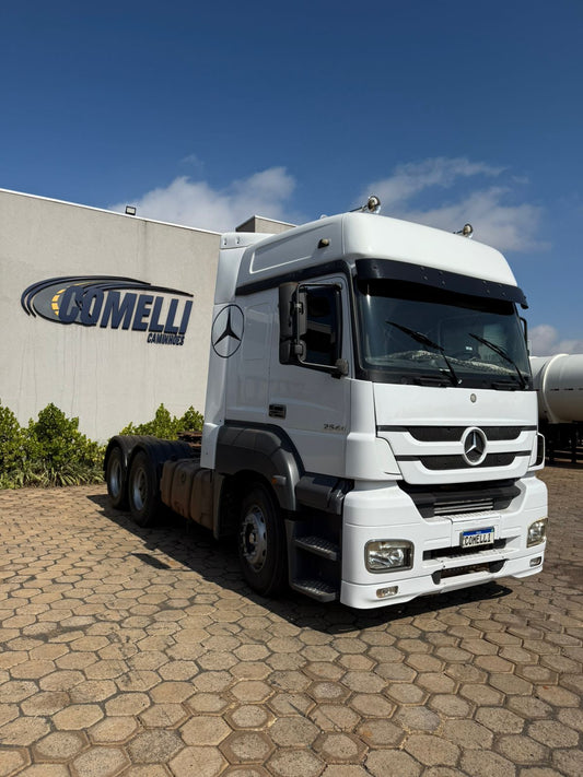 Mercedez MB2544/ Ano/Modelo: 10/11 Tração: 6x2 Quilometragem: 554K