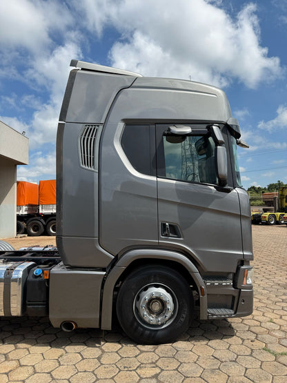 Marca/Modelo: Scania/R500 Ano/Modelo: 19/20 Tração: 6x4 molas Quilometragem: 538kCor: Prata
