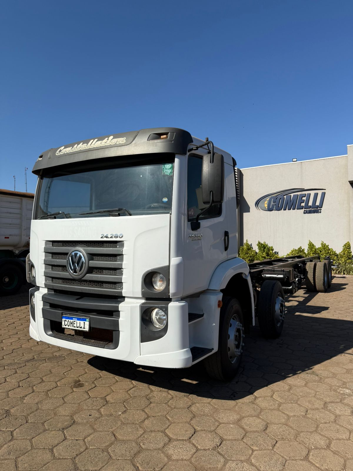 Marca/ Modelo:Ford cargo 816s Ano/Modelo: 15/15 Tração: 3/4 4X2 Cor: Branco