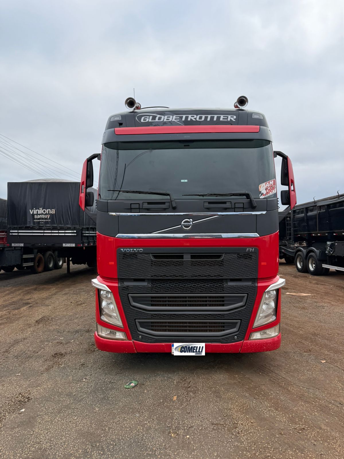 Volvo FH 540/ Ano/Modelo: 21/21 Tração: 6x4 Quilometragem: 539k
