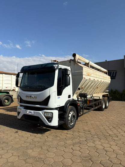 Marca/Modelo: Caminhão Iveco Tector 24280/ Ano/Modelo:  22/23 Tração: 6x2 Quilometragem: 150k