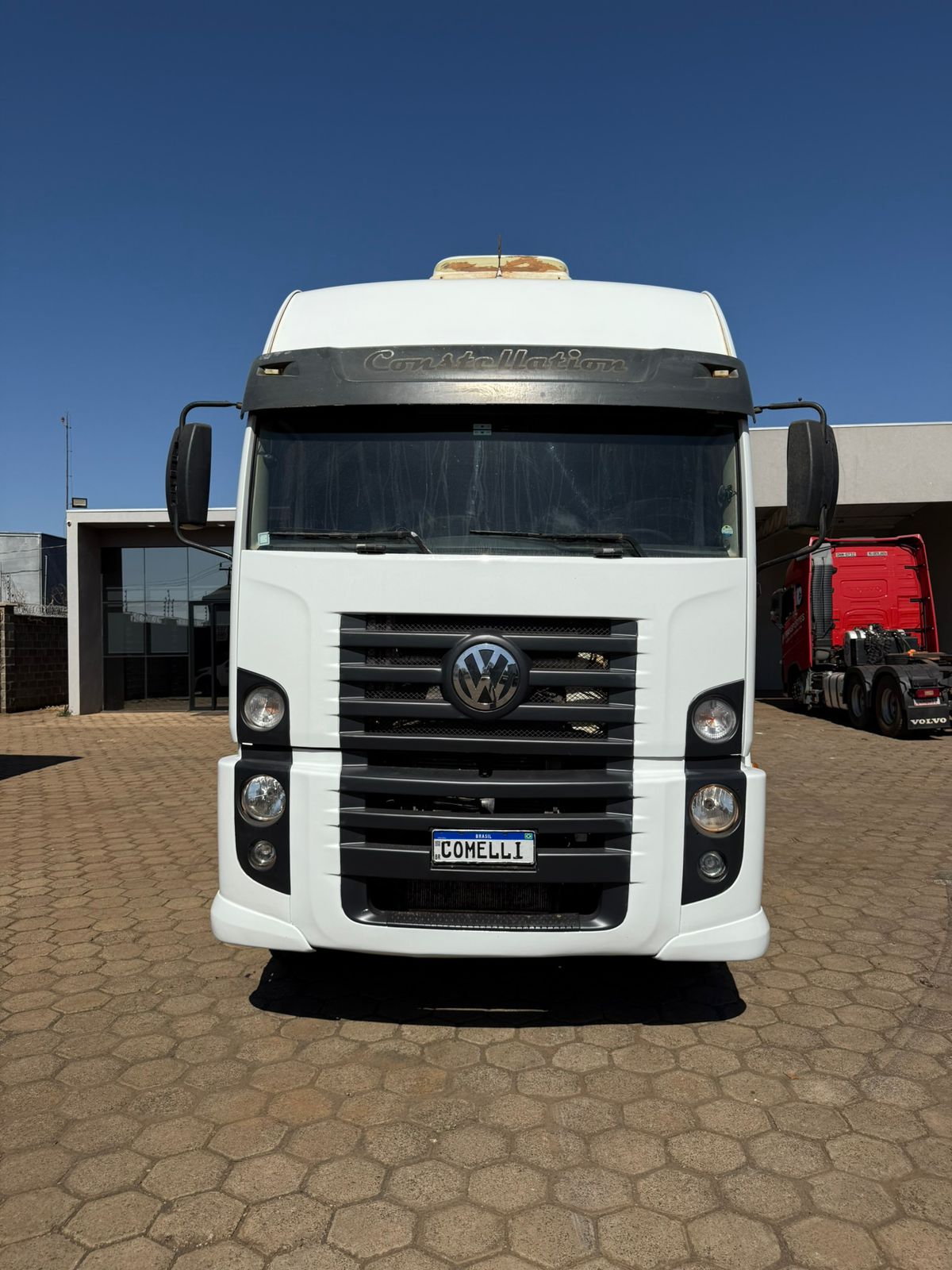 Marca/ Modelo: VM 24280 Ano/Modelo: 16/17 Quilometragem: 548K Tração: 8X2 Cor: Branco