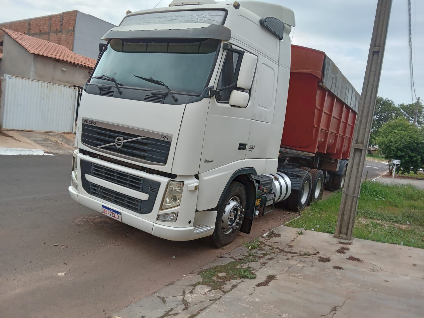 Conjunto  Volvo FH 460 6X2 + Caçamba Randon / Ano/Modelo: 13/13 Tração: 6x2 Quilometagem: 1.210.780