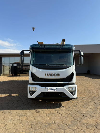 Marca/Modelo: Caminhão Iveco Tector 24280/ Ano/Modelo:  22/23 Tração: 6x2 Quilometragem: 150k