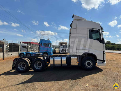 Marca/Modelo: Volvo/FH460 Ano/Modelo: 2020/2021  Tração: 6x2 molas  Cor: Branco  Quilometragem: 528k  Automático, Ar-con