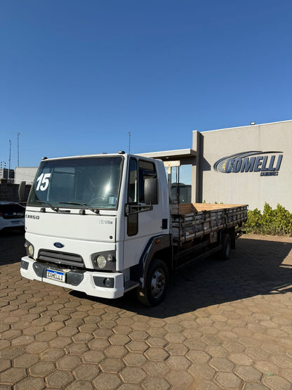Marca/ Modelo: Ford cargo 816 Ano/Modelo: 15/15 Quilometragem: 175K Tração: 3/4 4x2Cor: Branco