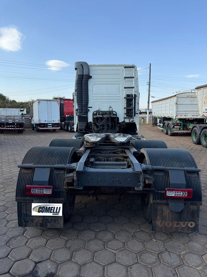Marca/ Modelo: Volvo FH460 Ano/Modelo: 12/12 Quilometragem:1.115.900 K Tração: 6X2 Cor: Branco