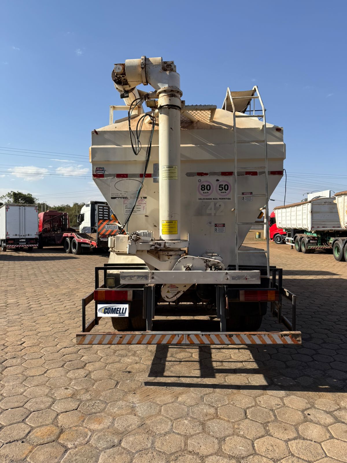 Marca/Modelo: Caminhão Iveco Tector 24280/ Ano/Modelo:  22/23 Tração: 6x2 Quilometragem: 150k