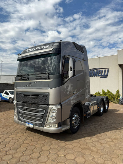 Marca/ Modelo: Volvo FH 540 Ano/Modelo: 15/16 Quilometragem:925Tração: 6x4 Cor: Cinza