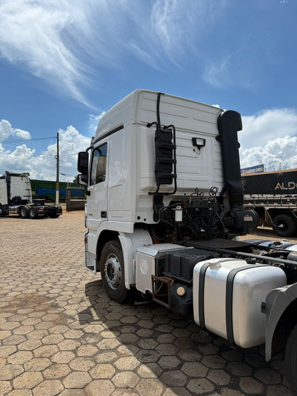 Marca/Modelo: Mercedes benz Actros 2651 Ano/Modelo: 16/16 Tração: 6x4 Quilometragem: 400k Cor: Branco