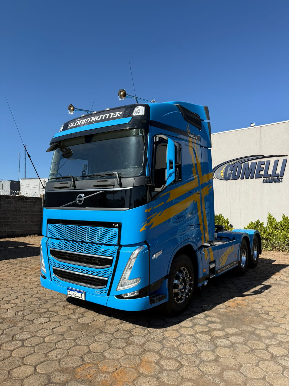 Marca/Modelo: Volvo FH 540 Ano/Modelo: 23/23 Tração: 6x4 molas Quilometragem:232k Cor: Azul