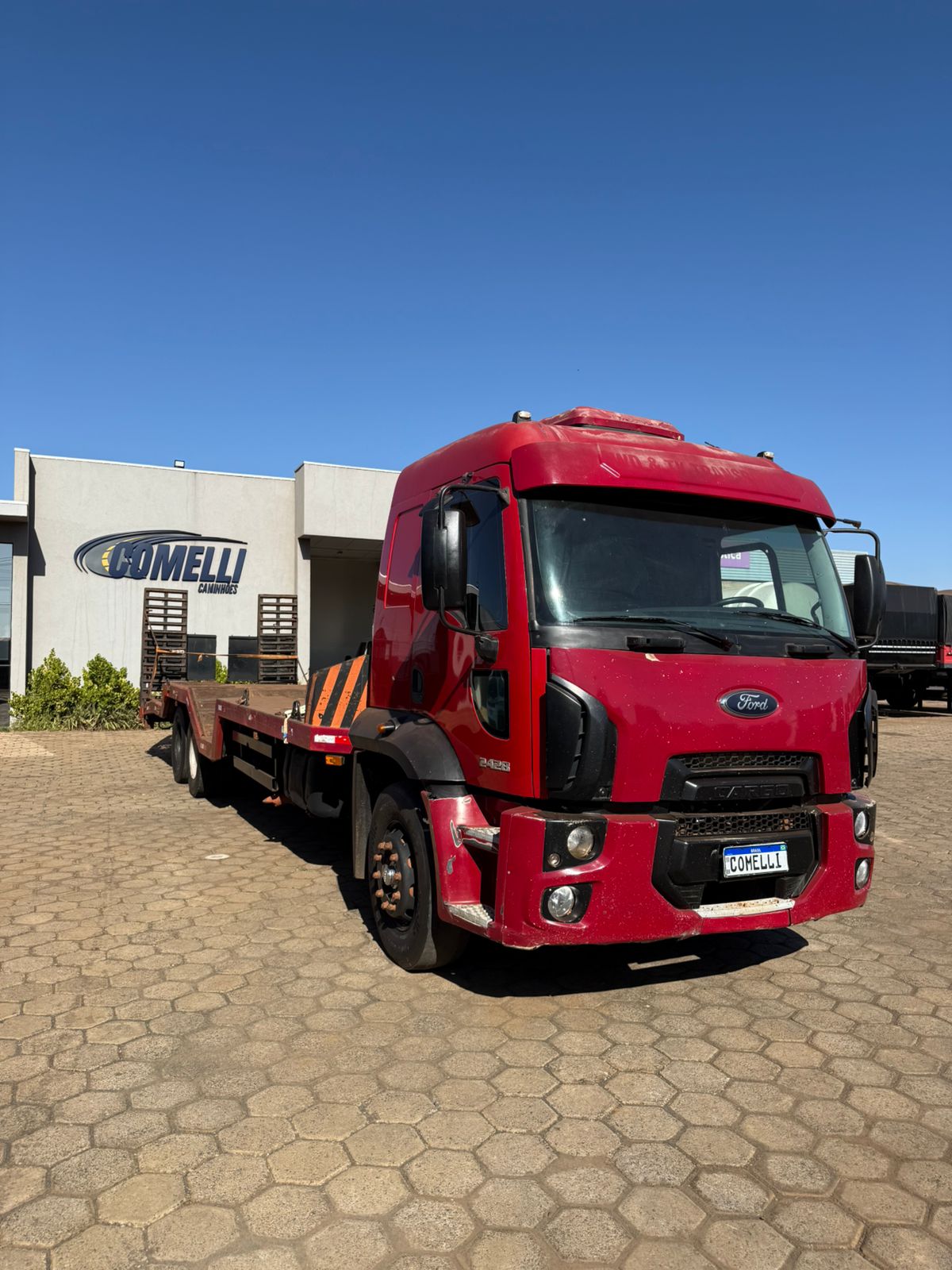 Marca/ Modelo: Ford cargo 2428+Prancha Ano/Modelo: 11/12 Quilometragem: 926K Tração: 6X2 Cor: Vermelho