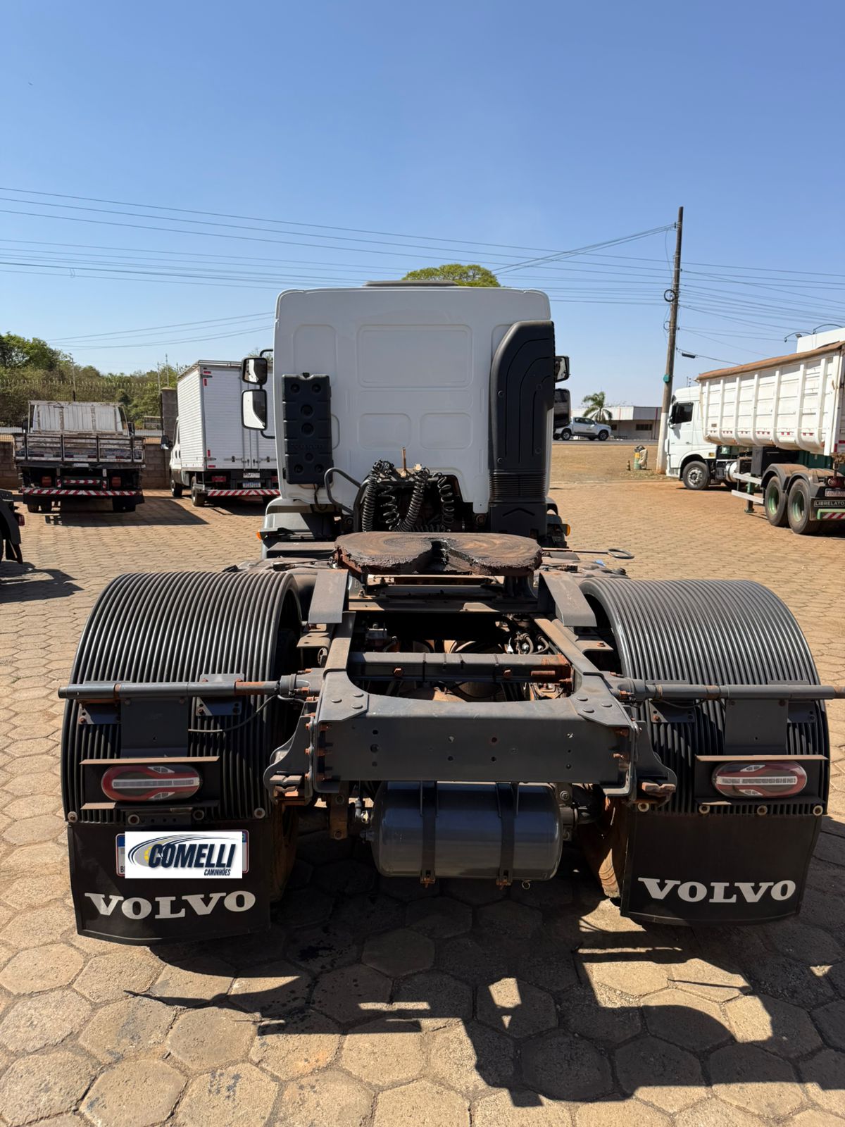 Marca/ Modelo: Volvo VM 330 Ano/Modelo: 17/18 Quilometragem: 469K Tração: 4X2 Cor: Branco