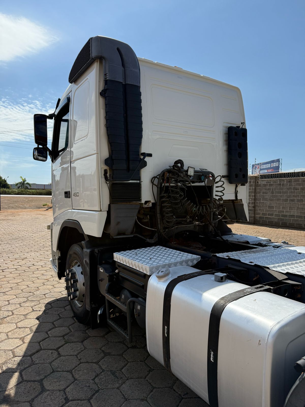 Volvo FH 460/ Ano/Modelo: 13/14 Tração: 6x4 Quilometragem: 721K