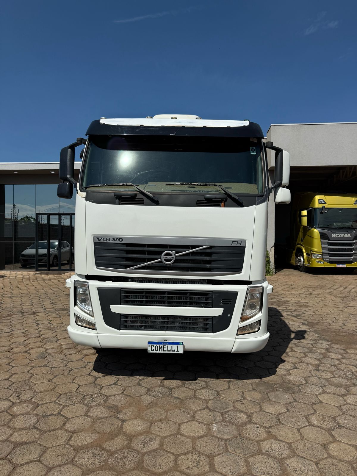 Volvo FH 460/ Ano/Modelo: 13/14 Tração: 6x4 Quilometragem: 721K