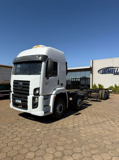 Marca/ Modelo: VM 24280 Ano/Modelo: 16/17 Quilometragem: 548K Tração: 8X2 Cor: Branco