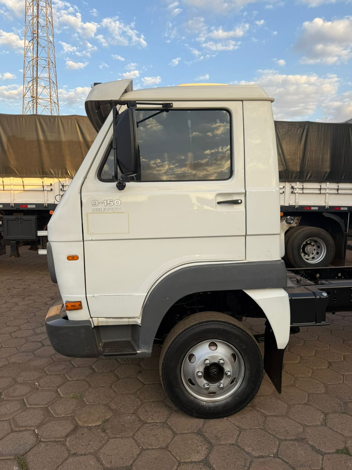 Marca/ Modelo: Volkswagem Ano/Modelo: 11/11 Quilometragem: 500K Tração: 4X2 3/4 Cor: Branco
