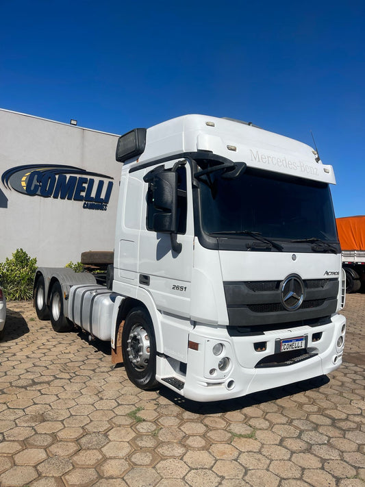 Marca/Modelo: Mercedez benz/ Actros 2651 Ano/Modelo: 16/16 Tração: 6x4 molas Quilometragem: 772 K Cor: Branco
