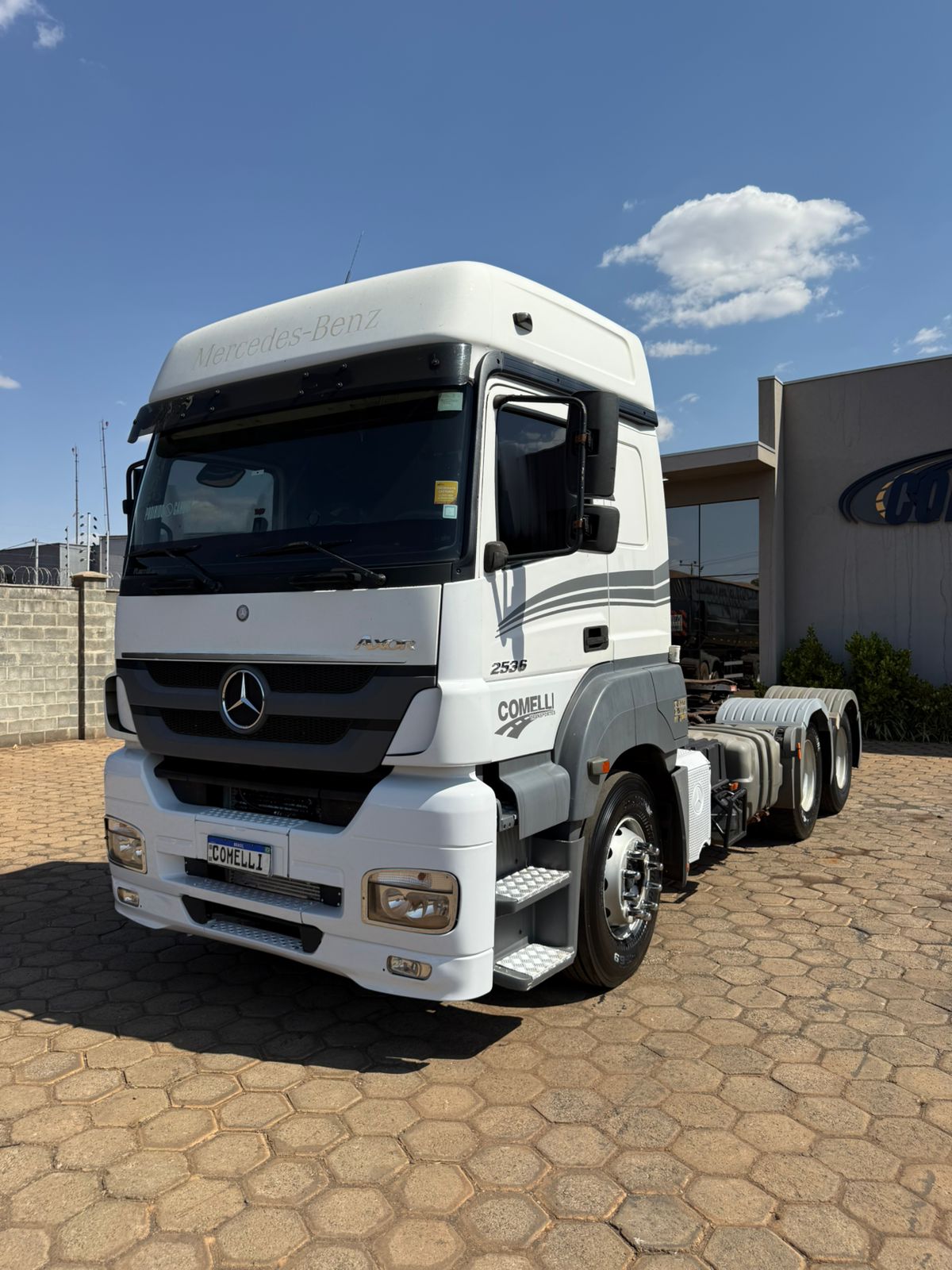 Marca/ Modelo: Mercedez Axor 2536 Ano/Modelo: 18/19 Quilometragem: 489K Tração: 6x2 Cor: Branco