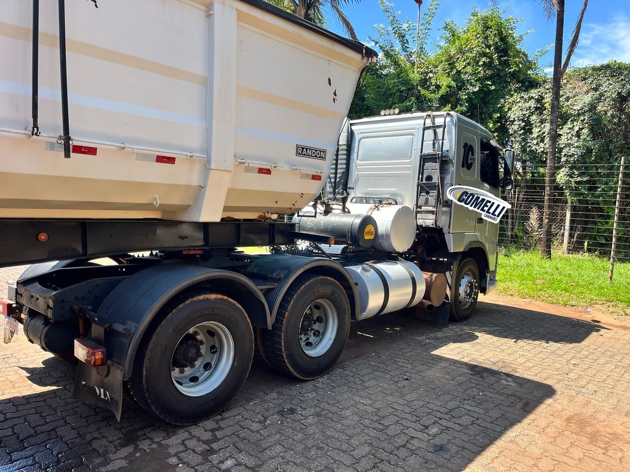 Conjunto Volvo FH 540+Rodo-caçamba Randon/ Ano/Modelo: 11/11 Tração: 6x4 Quilometragem: 1.240M