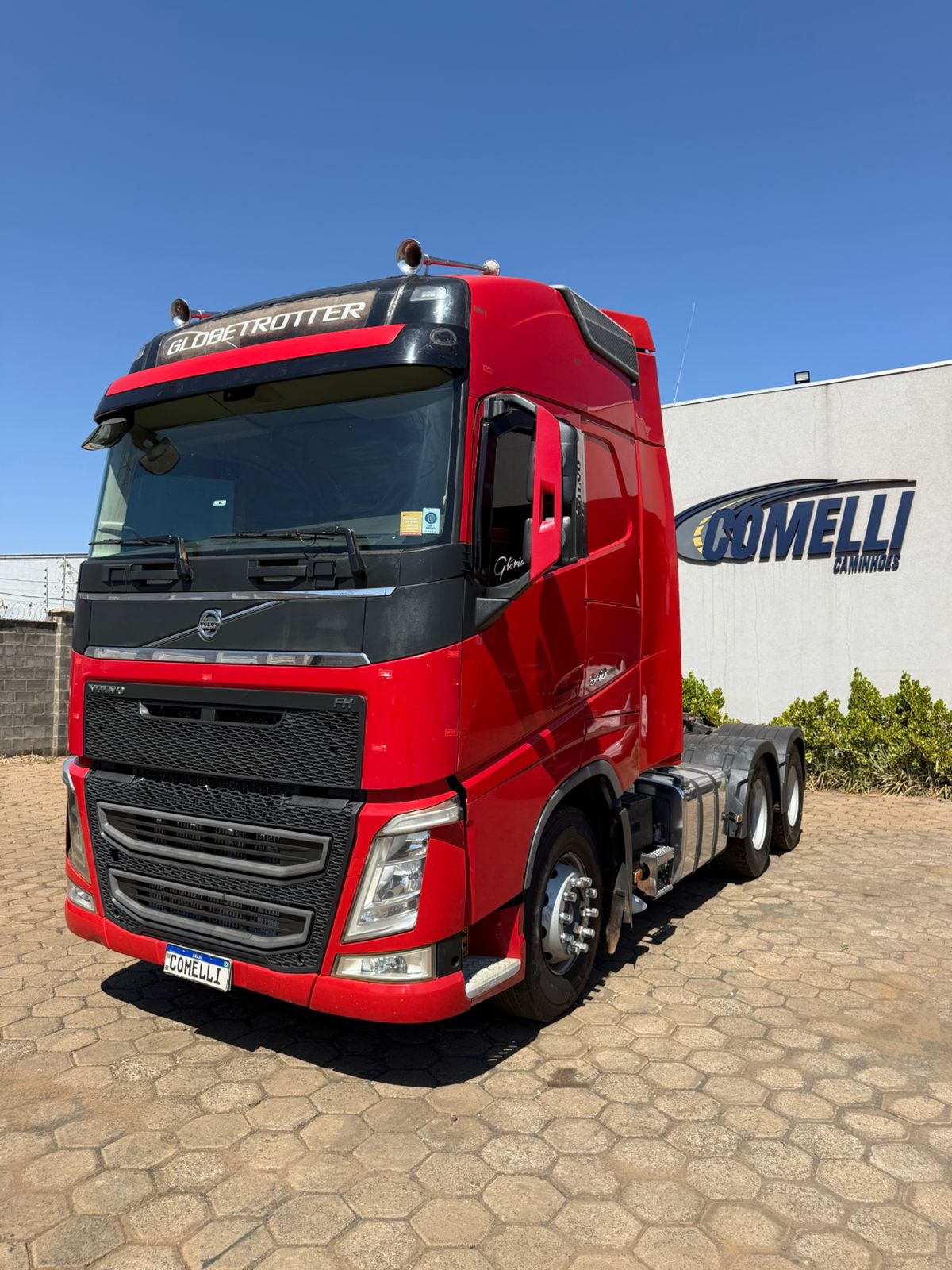 Marca/ Modelo: Volvo FH 540 Ano/Modelo: 17/18 Quilometragem: 781K Tração: 6X4 Cor: Vermelho