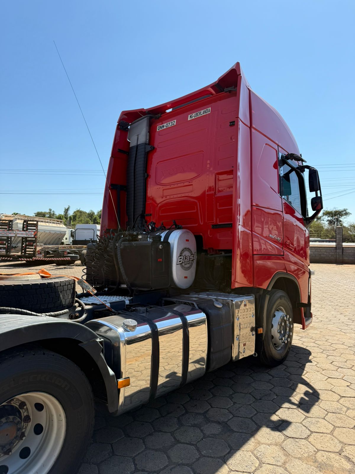 Marca/ Modelo: Volvo FH 540 Ano/Modelo: 17/18 Quilometragem: 781K Tração: 6X4 Cor: Vermelho